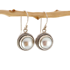 Pearl Earring image 0